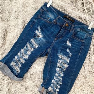 ‼️Fashion Nova‼️ ripped cropped/bermudas 👖